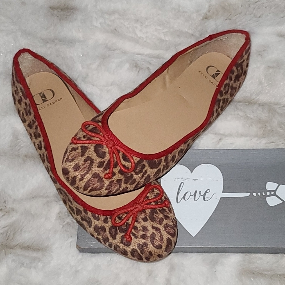Kelsi Dagger Leopard print Flats sz 10